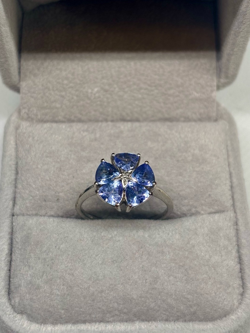 Elegant 9K White Gold Flower Tanzanite Ring, size 7 WITH APPRAISAL